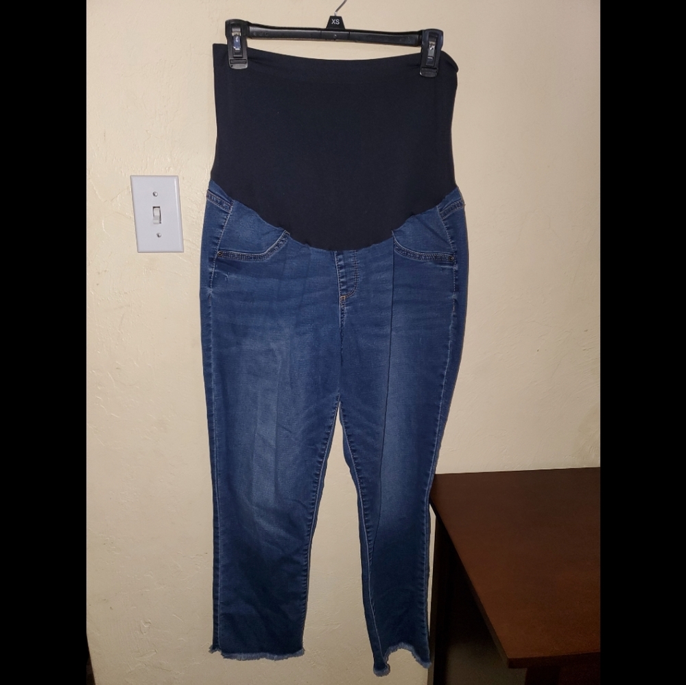 A•Glow Maternity Size 16 Capri Jeans